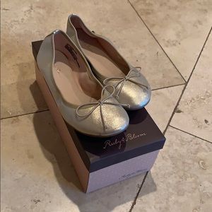 Girls slip on silver sparkle ruby and bloom